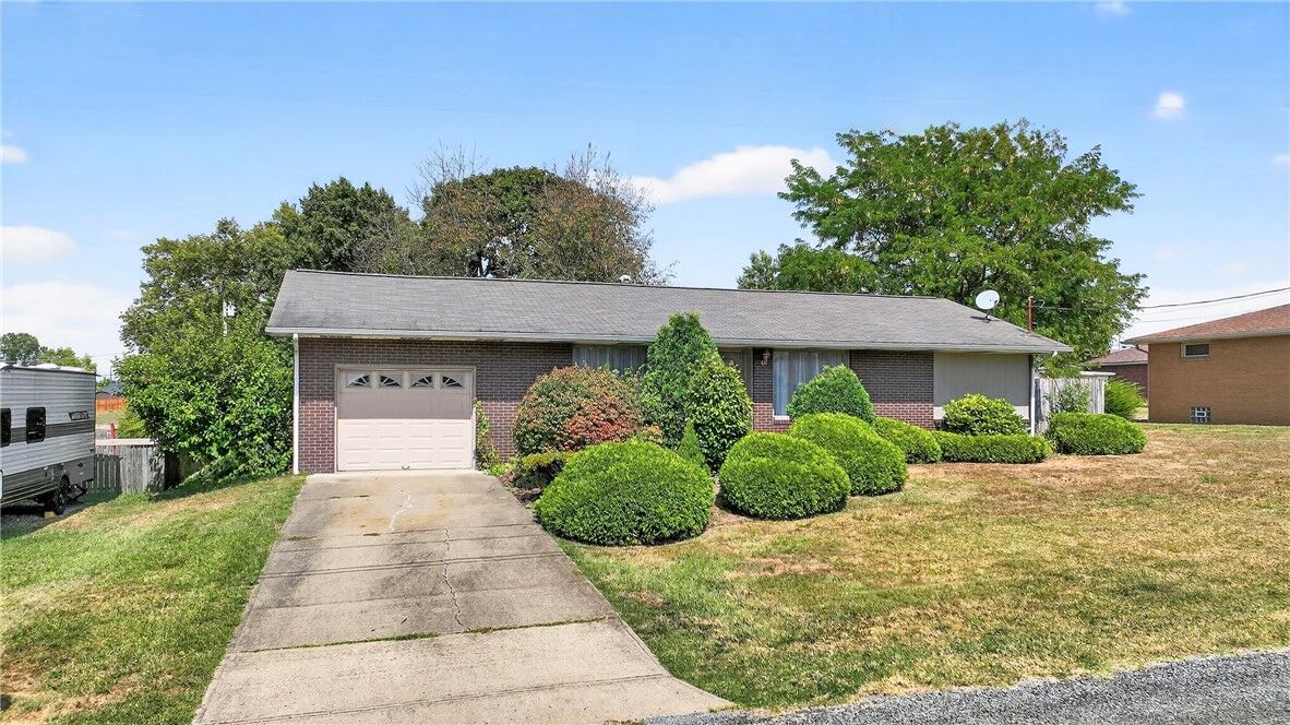 Property Photo: 627 Wayne Ave PA 15061