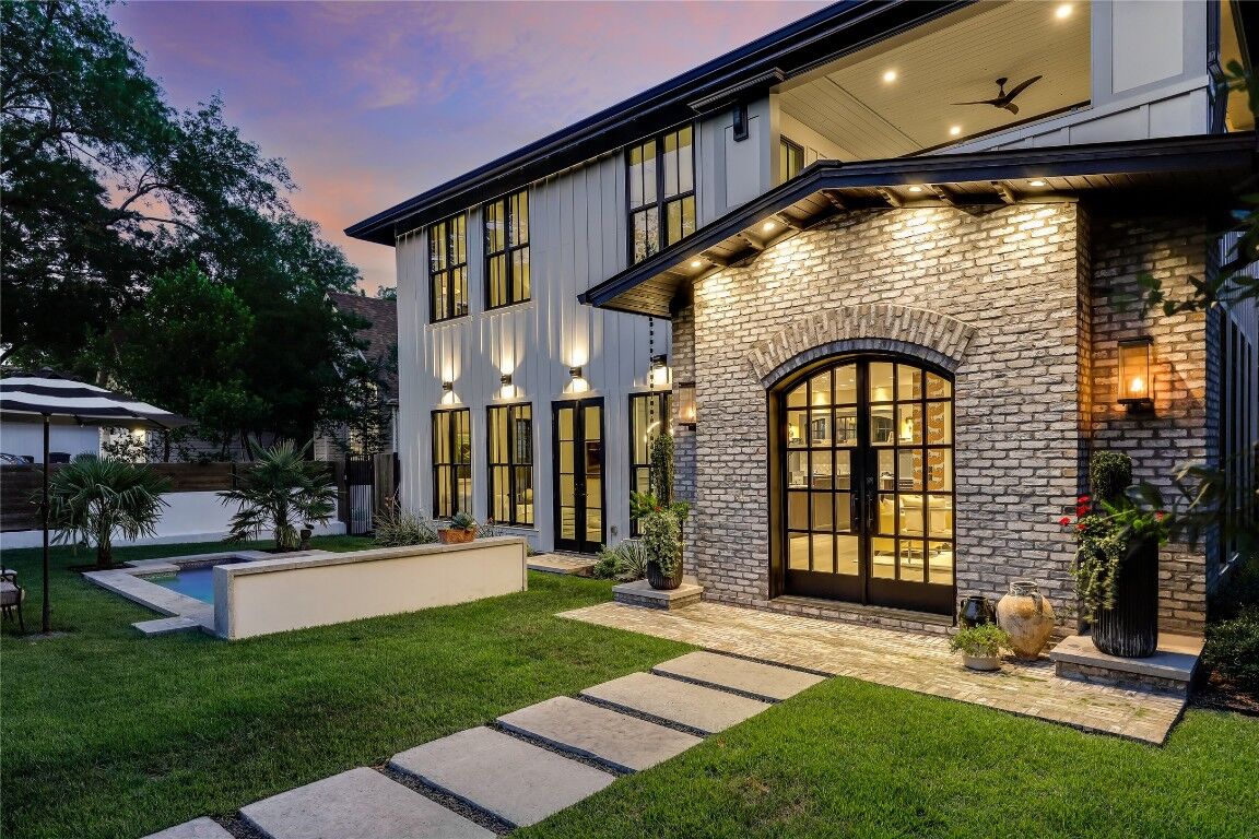 Property Photo: 901 Wayside Drive 1 TX 78703