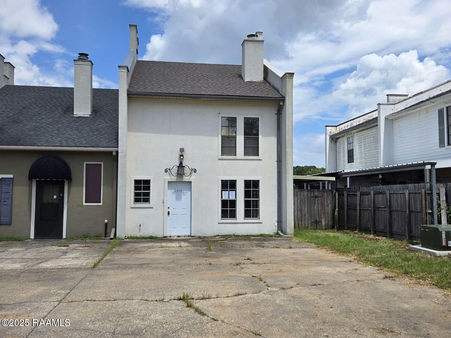 Property Photo: 2010 W Summers Drive LA 70510