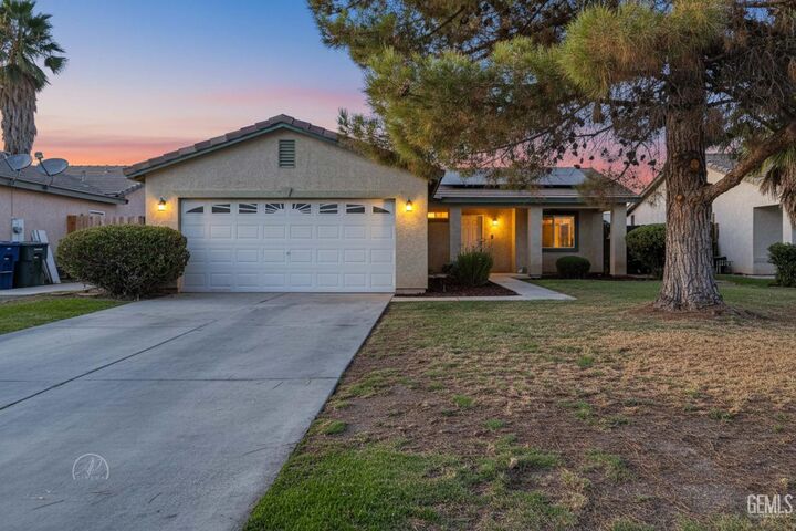 Property Photo: 1216 Interlaken Drive CA 93307