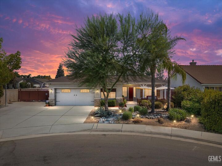 Property Photo: 5510 Edge Water Court CA 93312
