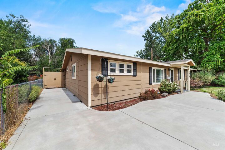 Property Photo:  3810 W Targee Street  ID 83705