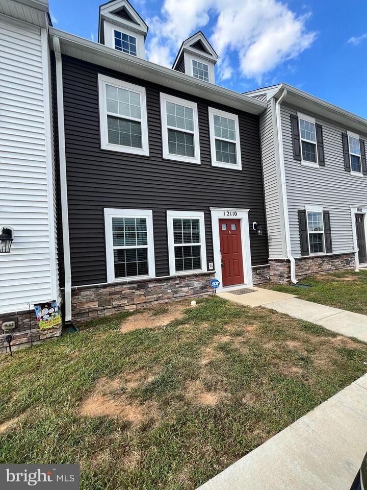 Property Photo: 12110 Bowling Farm Court VA 22407