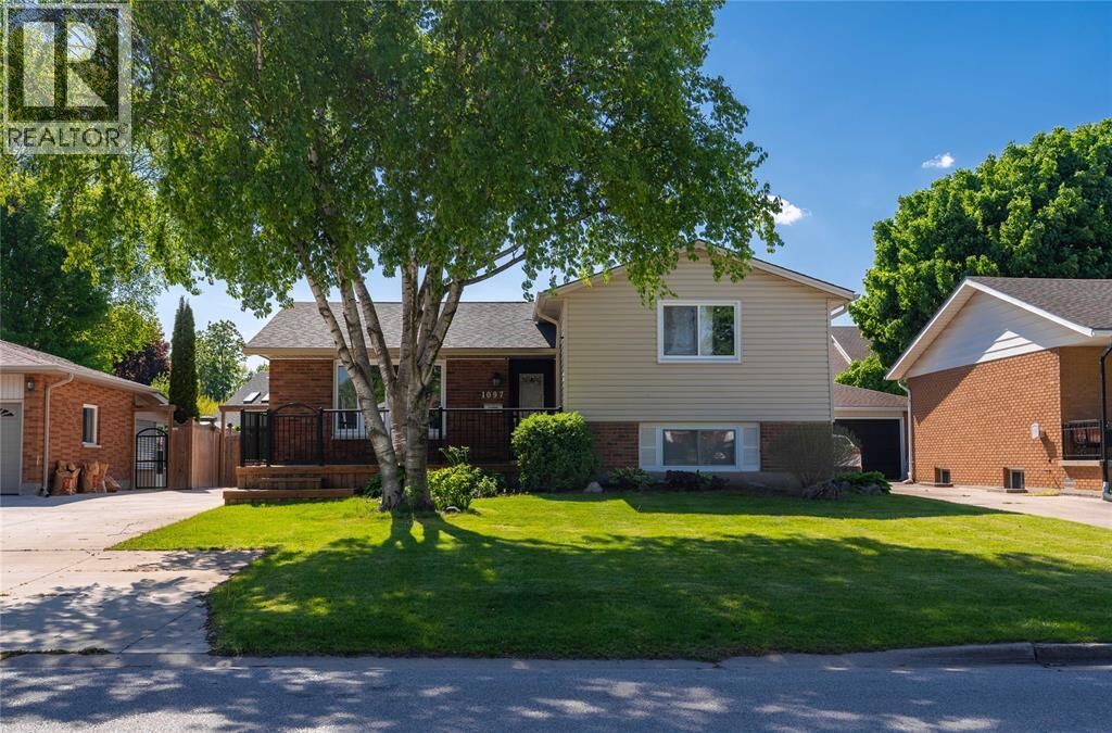 Property Photo: 1097 Salisbury Street ON N7S 3V6