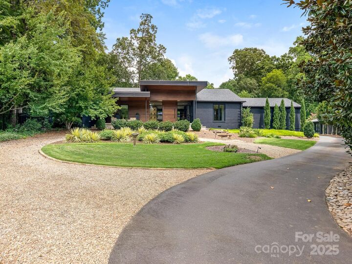 3637 Pelham Lane  Charlotte NC 28211 photo