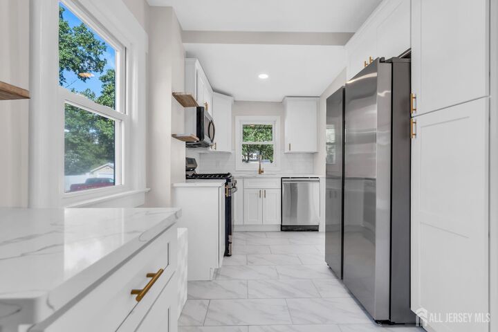 Property Photo:  97 Battle Hill Avenue  NJ 07081 