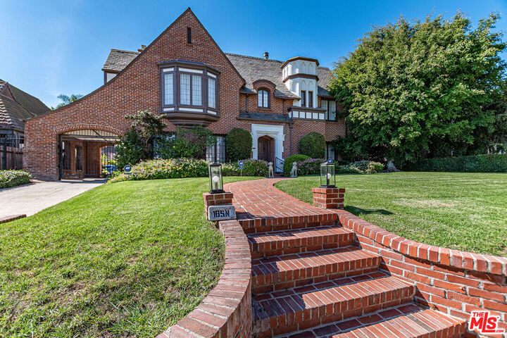 Property Photo:  165 N Las Palmas Ave  CA 90004 