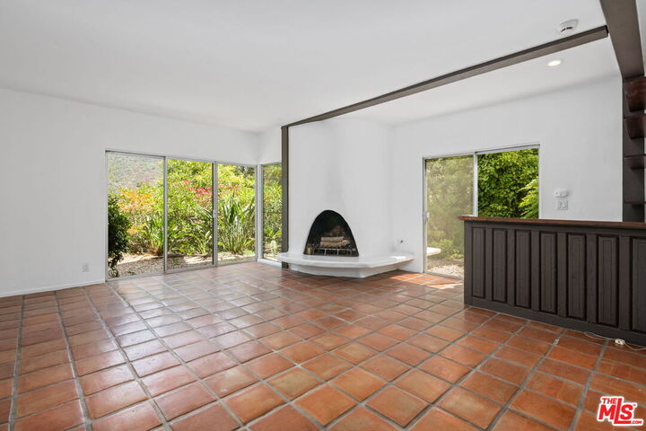 Property Photo: 2492 Banyan Dr CA 90049