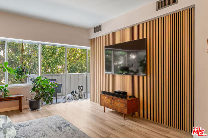 Property Photo:  7135 Hollywood Blvd  CA 90046 