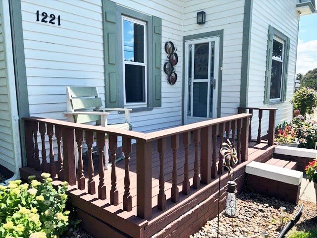 Property Photo: 1221 3rd Street NE 68601