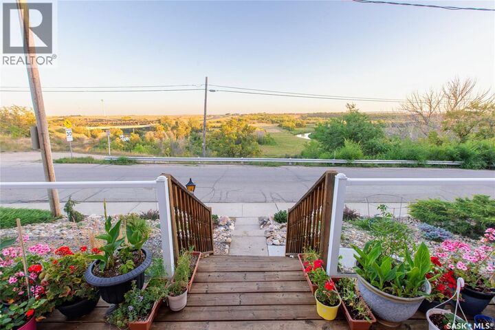 Property Photo:  168 Grandview Street W  SK S6H 5K7 