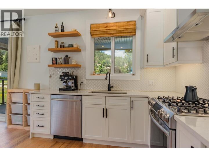 Property Photo:  1606 Thompson Avenue A  BC V0G 1Y0 