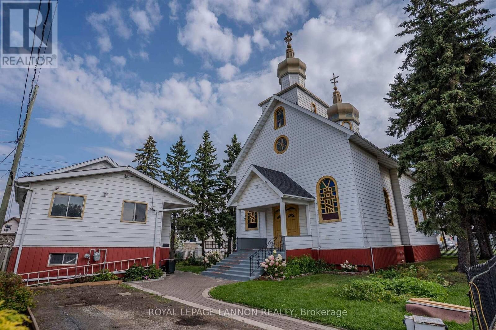 Property Photo:  716 Pacific Avenue  ON P7C 2S5 