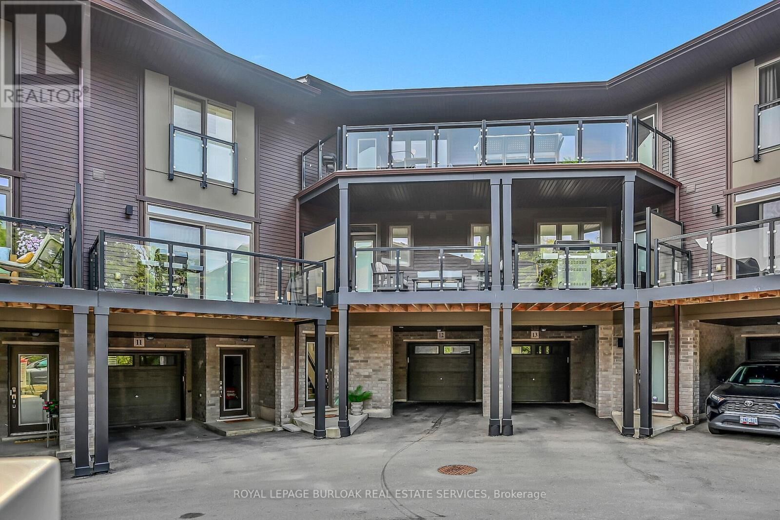 Photo de la propriété: 23 Echovalley Drive 12 ON L8J 0K4