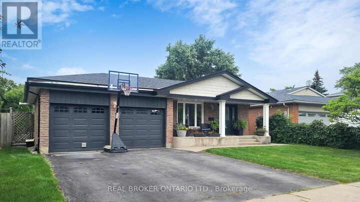 Property Photo:  729 Willow Avenue  ON L9T 3E5 