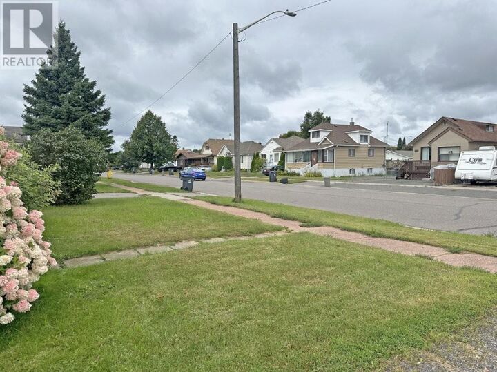Photo de la propriété: 458 Francis Street E ON P7E 4B6