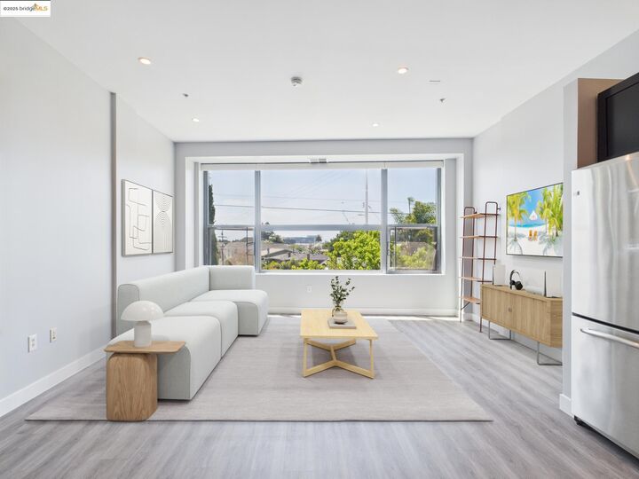 Property Photo: 1001 46th St 220 CA 94608