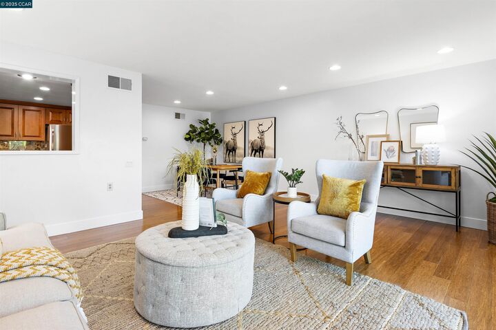 Property Photo:  1101 Singingwood Ct 4  CA 94595 