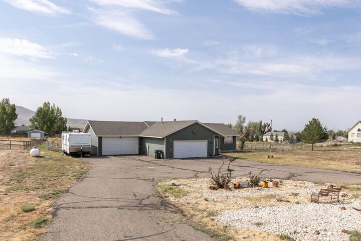 Property Photo: 550 Cripple Creek Drive NV 89815