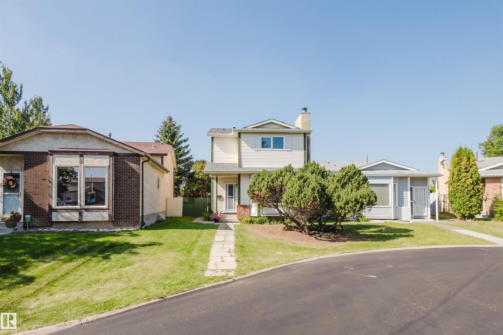 Property Photo: 2018 108 Street NW AB T6J 5T7