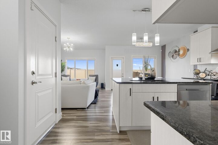 Property Photo: 2070 Graydon Hill Crescent SW AB T6W 4C7