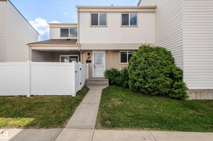45 Woodvale Village NW  Edmonton AB T6L 1W4 photo