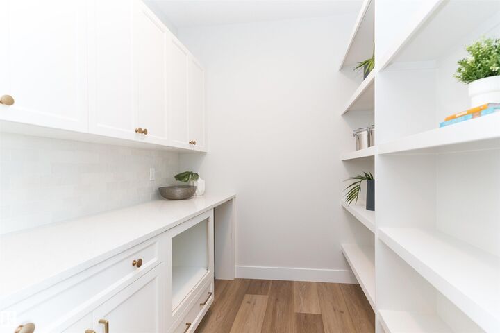 Property Photo:  7121 May Crescent NW 26  AB T6R 0X2 