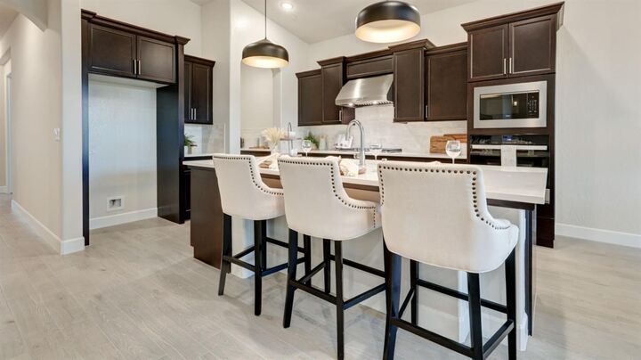 Property Photo: 935 Talus Way S CA 93636