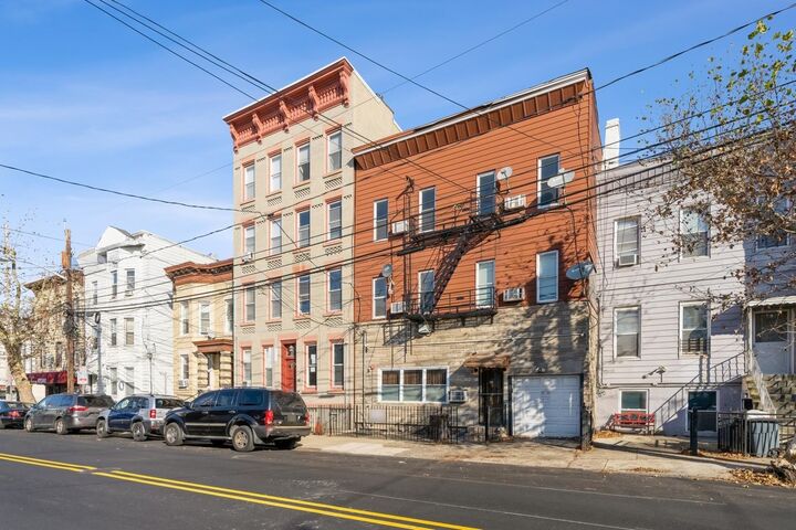 Property Photo:  40 Beacon Ave 8  NJ 07306 