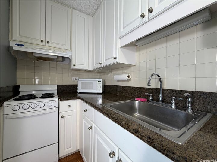 Property Photo:  2637 Kuilei Street A53  HI 96826 