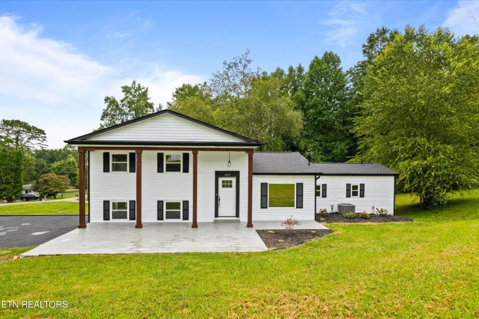 Property Photo: 219 Reba Ave TN 37748