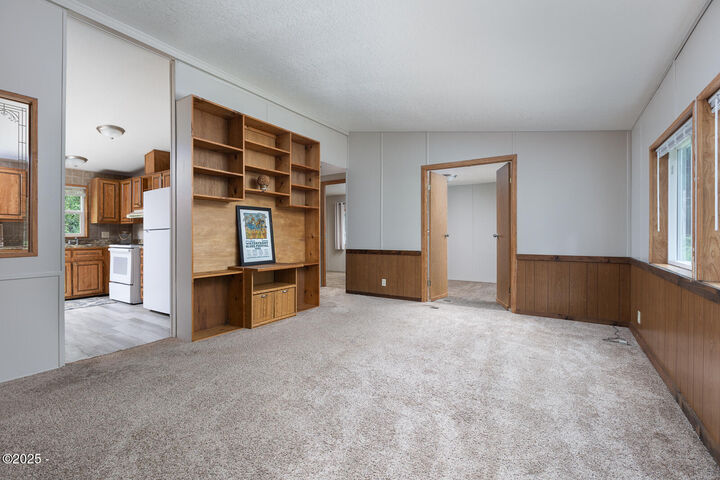 Property Photo:  606 N Wayside Loop  OR 97368 