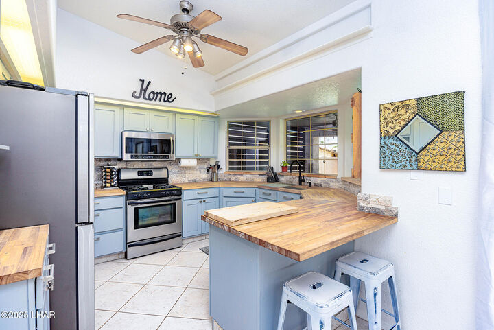Property Photo: 2681 Rainbow Ave AZ 86403