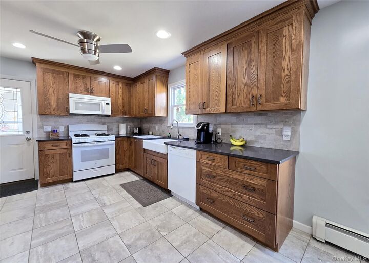 Property Photo:  945 Benedict Street  NY 11716 