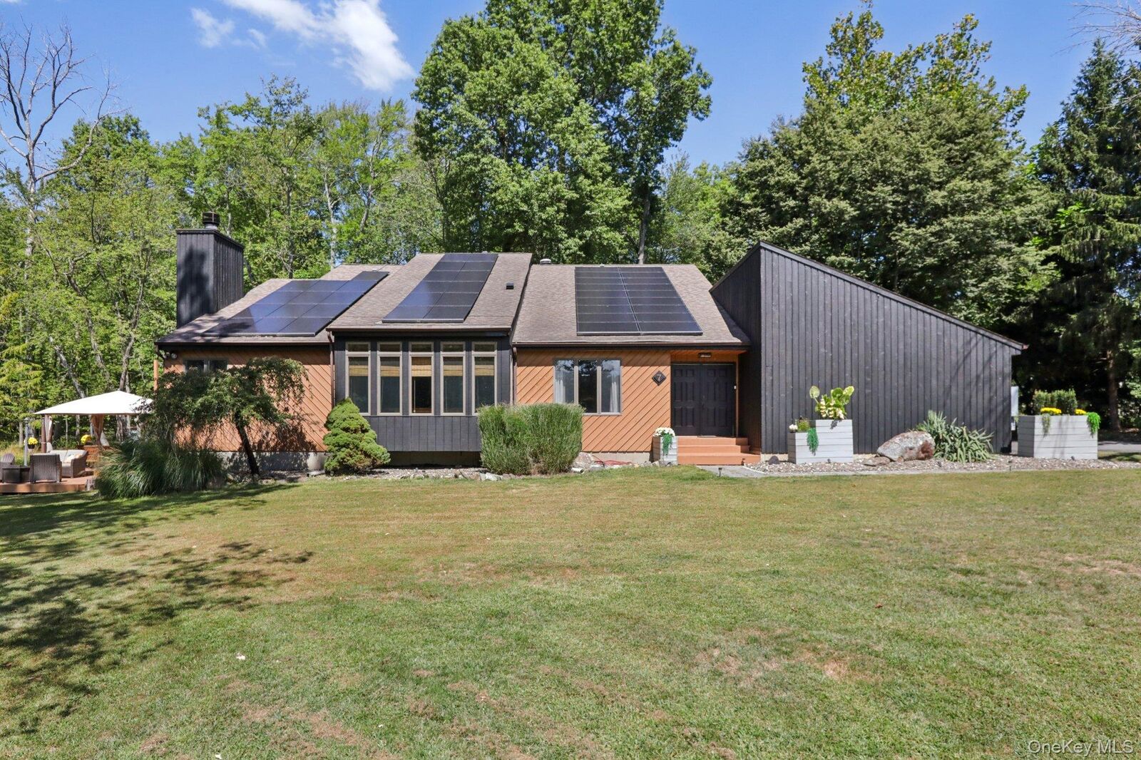 Property Photo: 7 Elizabeth Court NY 10977