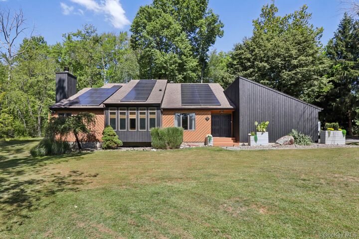 7 Elizabeth Court  New Hempstead NY 10977 photo