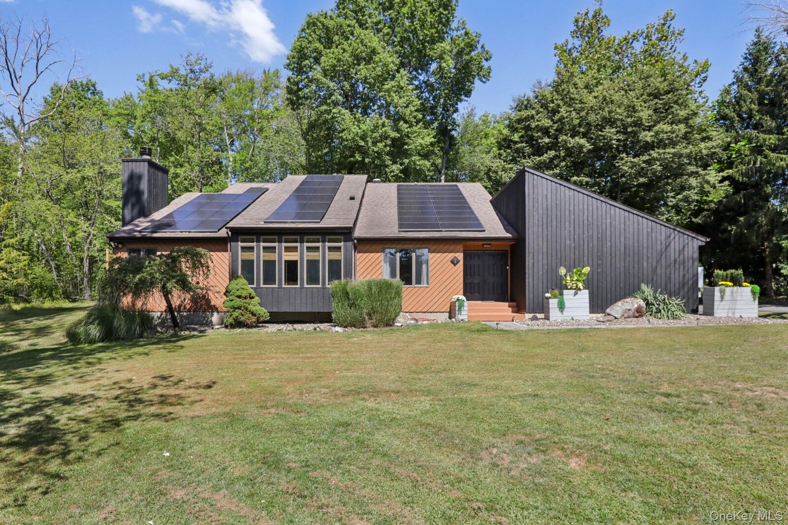 Property Photo: 7 Elizabeth Court NY 10977