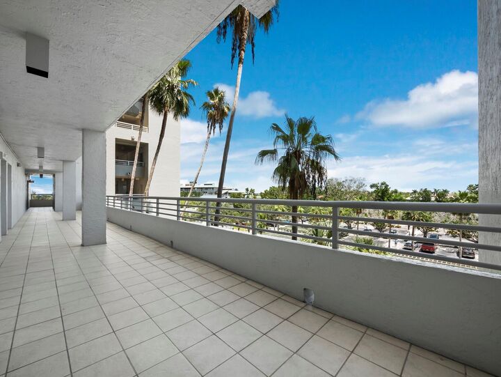 Property Photo: 210 Sands Point Road 2405 FL 34228
