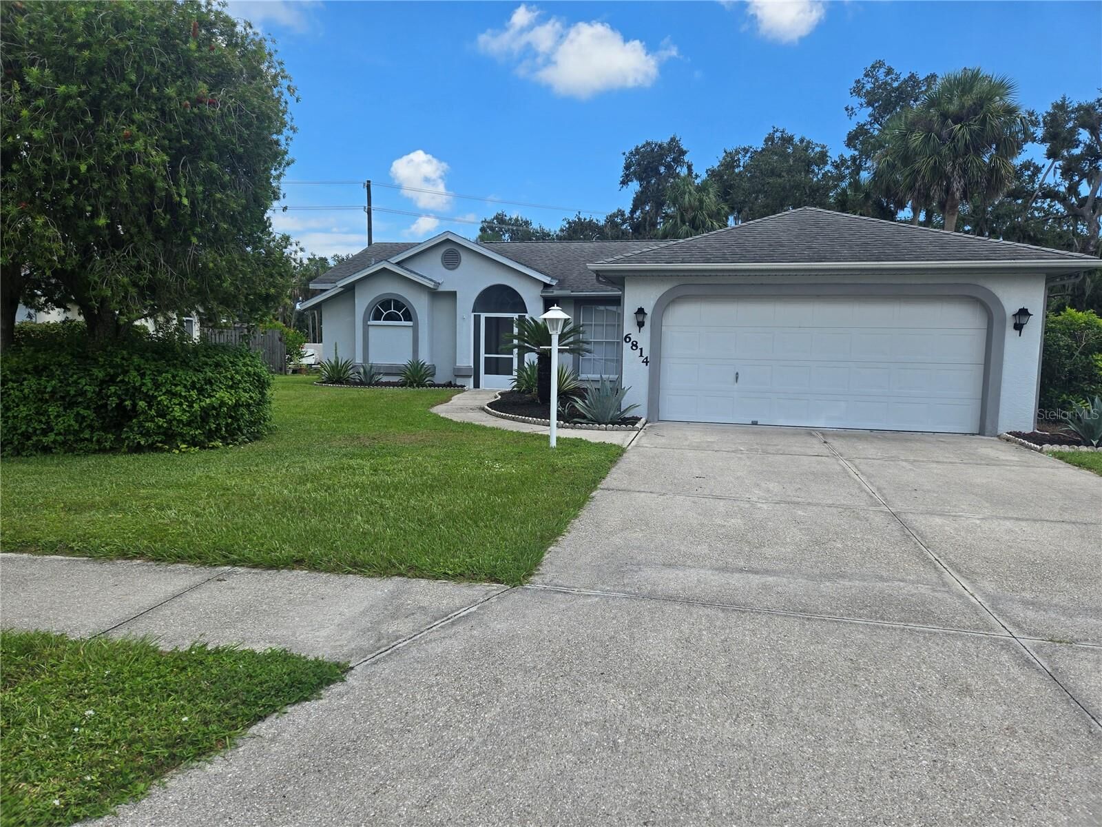 Property Photo: 6814 67th Street Circle E FL 34221