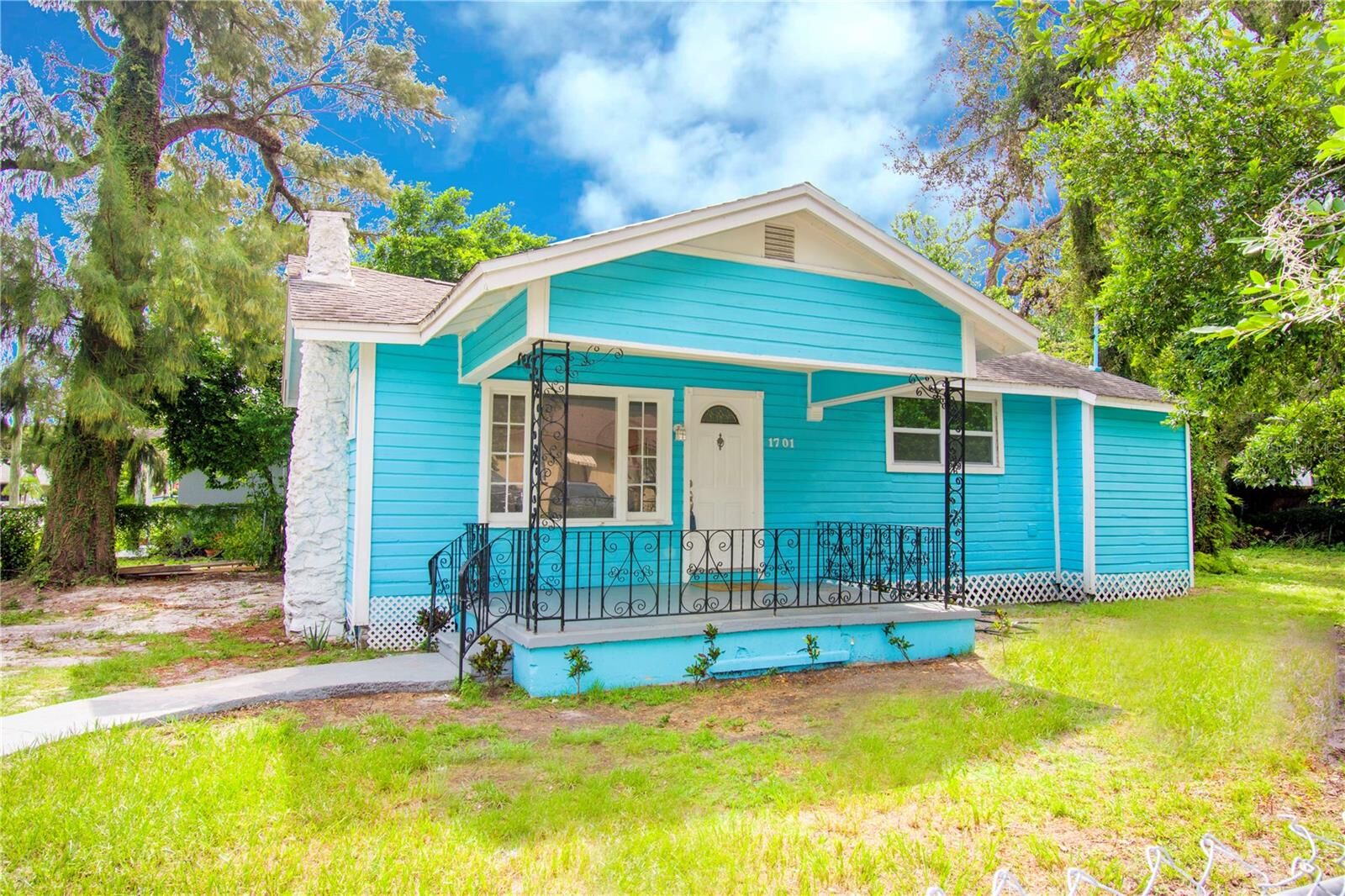 Property Photo:  1701 E New Orleans Avenue  FL 33610 