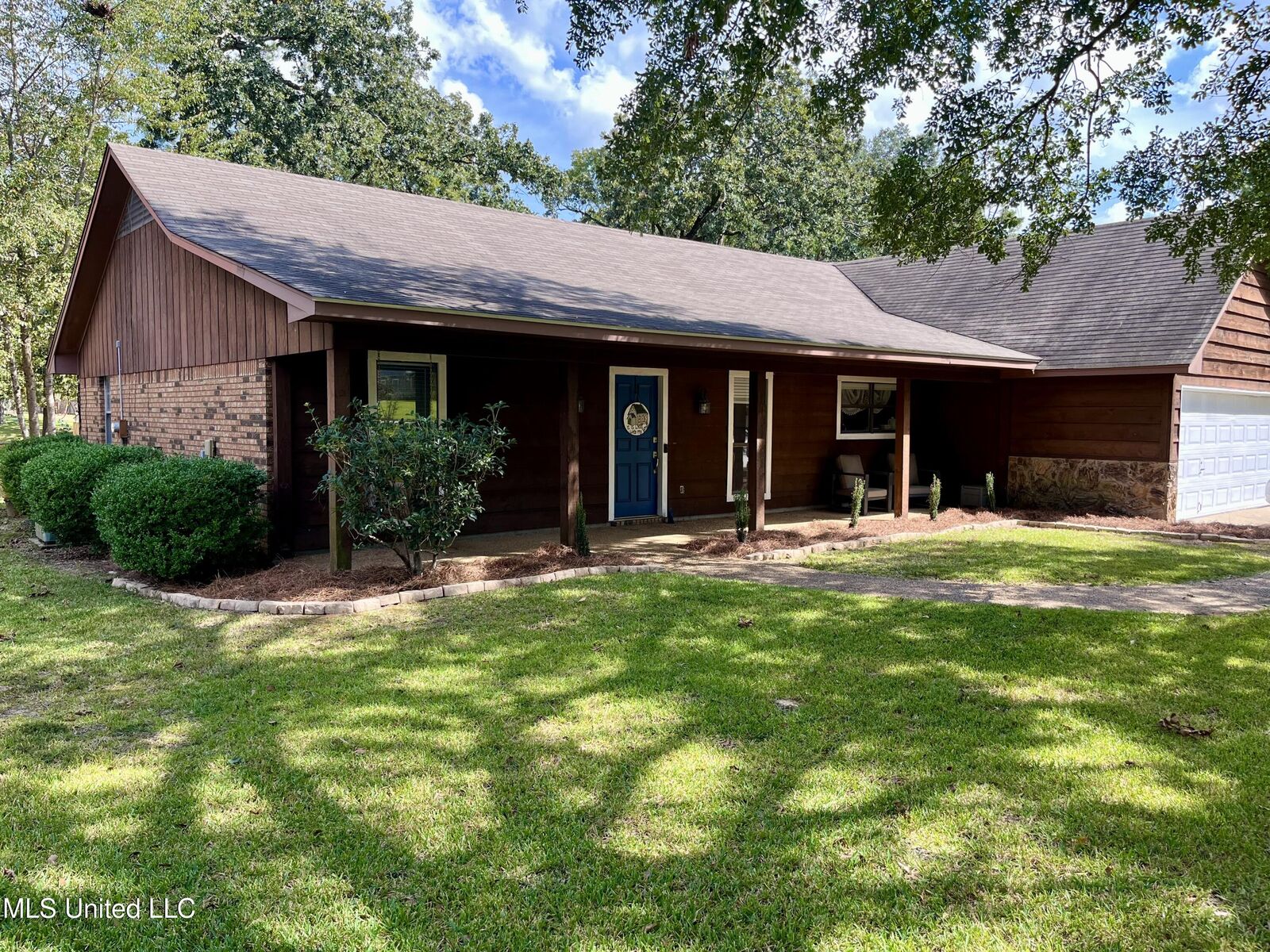 Property Photo:  11 Sandway Drive  MS 39042 