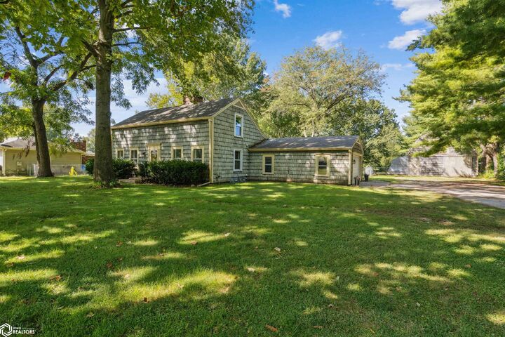 Property Photo:  915 Hagemann Avenue  IA 52601
