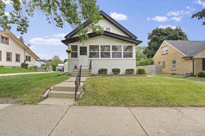2066 S 93rd St  West Allis WI 53227 photo