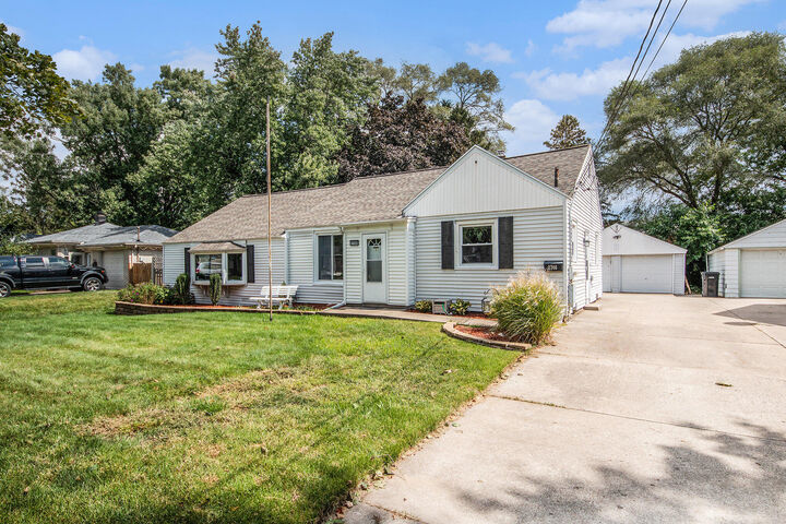 Property Photo:  2746 Tennyson Drive SW  MI 49509 