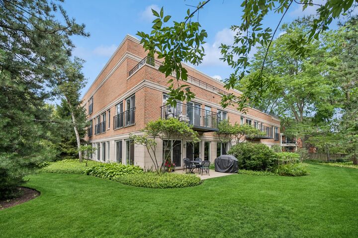 119 E Laurel Avenue 207  Lake Forest IL 60045 photo