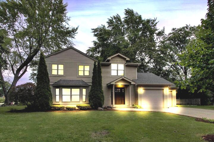 315 S Beverly Lane  Arlington Heights IL 60005 photo