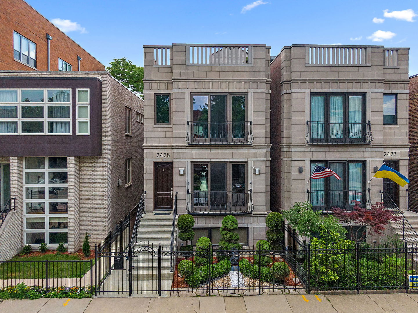 Property Photo: 2425 W Erie Street IL 60612