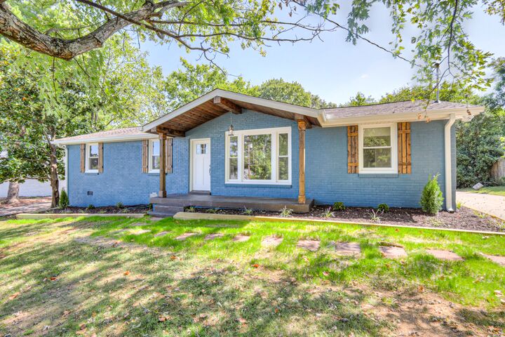Property Photo: 403 Kinhawk Dr TN 37211