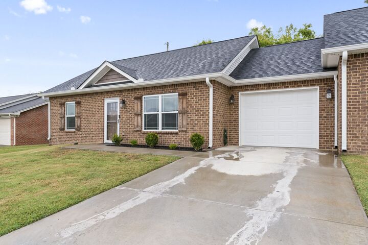 Property Photo: 109 Dogwood Ct TN 37160