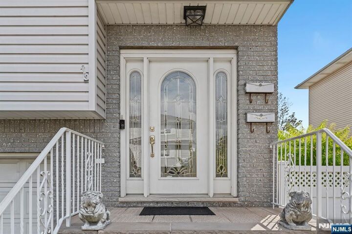 Property Photo:  17 Acorn Road  NJ 07094